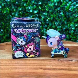 Tokidoki x Arcane Unicorno Blacklight Chrome Figure, Task Force Caitlyn